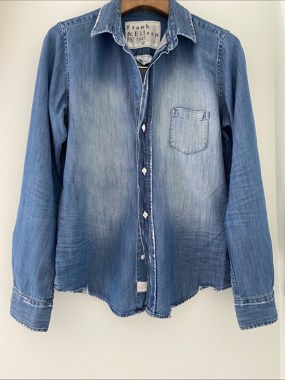 Frank & Eileen Barry Distressed Faded Blue Denim Button-Down Shirt Medium